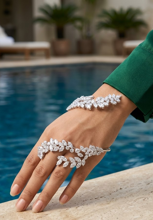 Laurel hand cuff