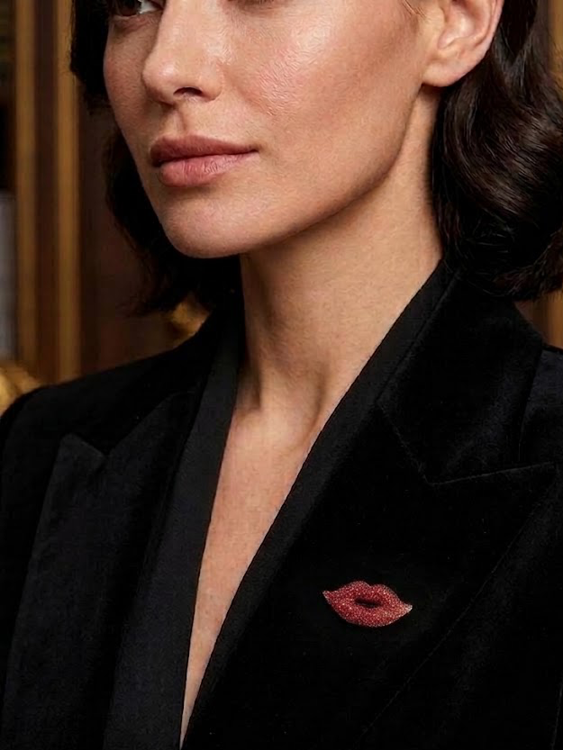 CRIMSON KISS