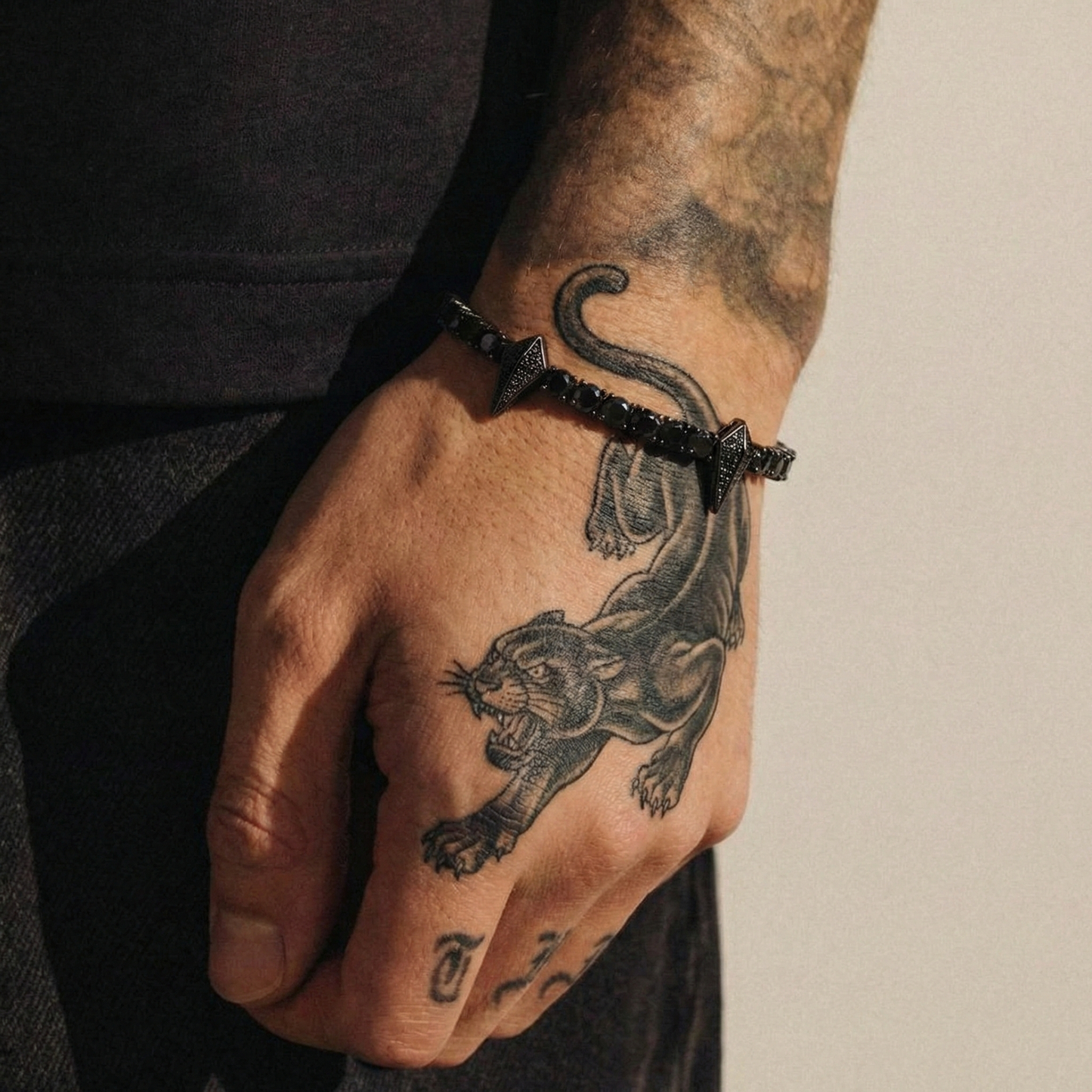 NIGHT CLAW