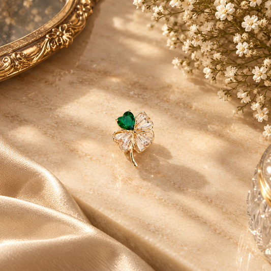 THE EMERALD HEART CLOVER